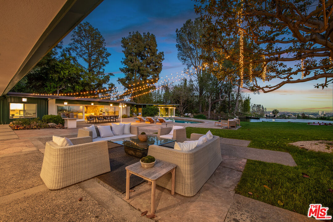 Beverly Hills, California, 90210, United States, 6 Bedrooms Bedrooms, ,6 BathroomsBathrooms,Residential,For Sale,1793530