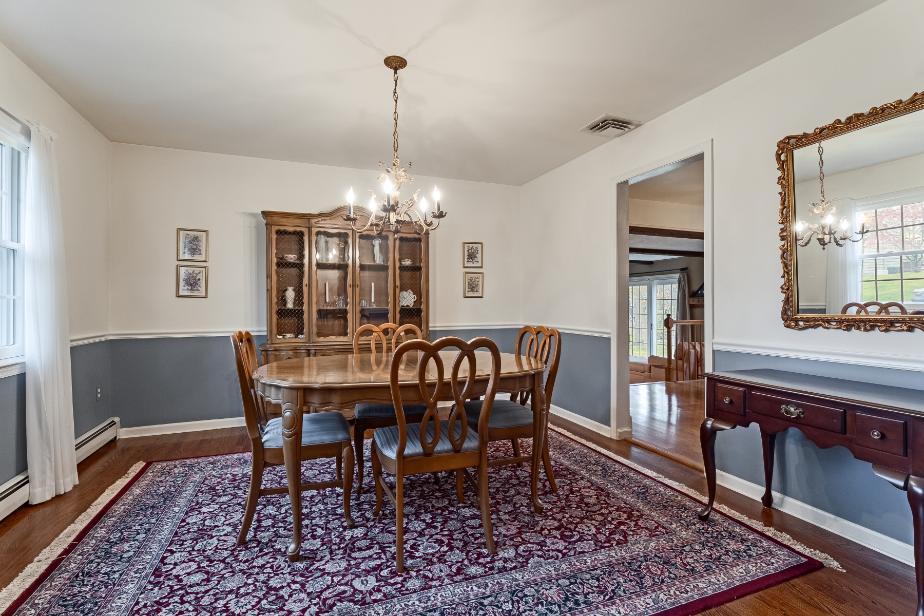  Traditional Center Hall Colonial Located on Lovely Cul-de-Sac - 物件實景