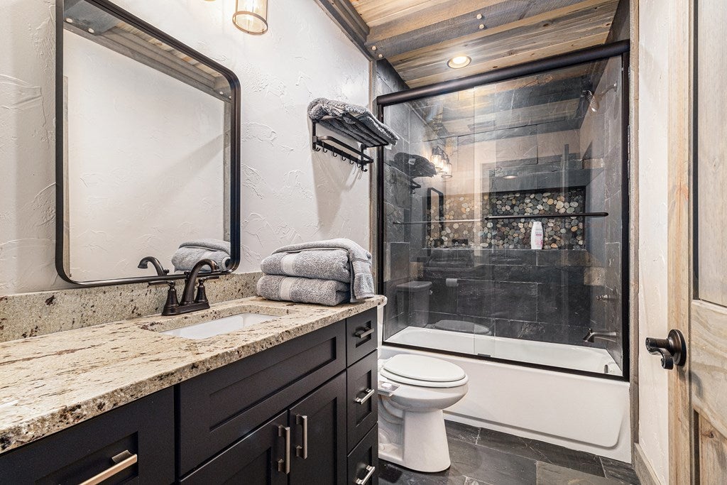 Ellijay, Georgia, 30540, United States, 5 Bedrooms Bedrooms, ,5 BathroomsBathrooms,Residential,For Sale,1952565