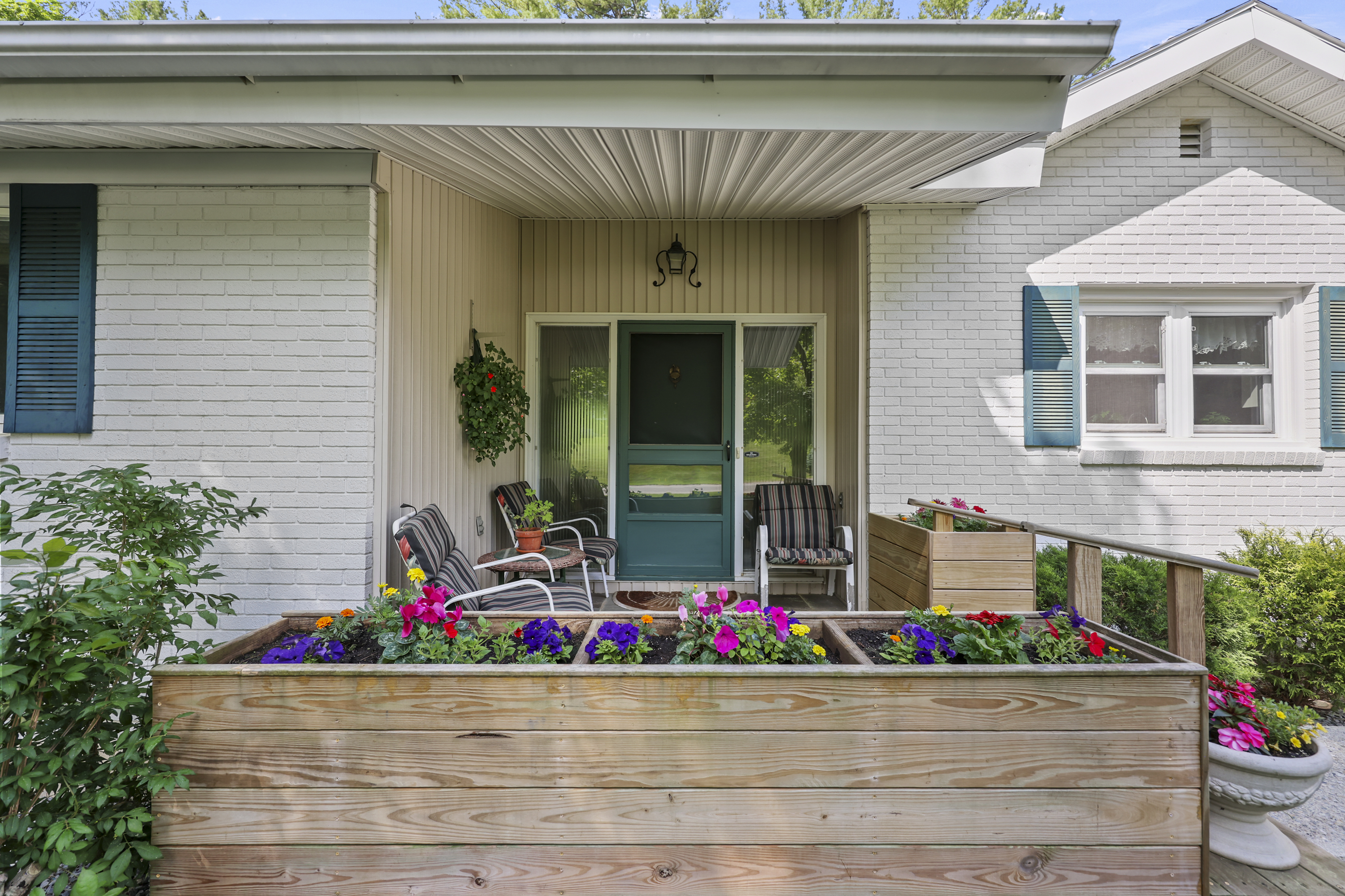  Immaculate 4 Bed Ranch with 3-Season Porch near Lake Onota - 物件實景
