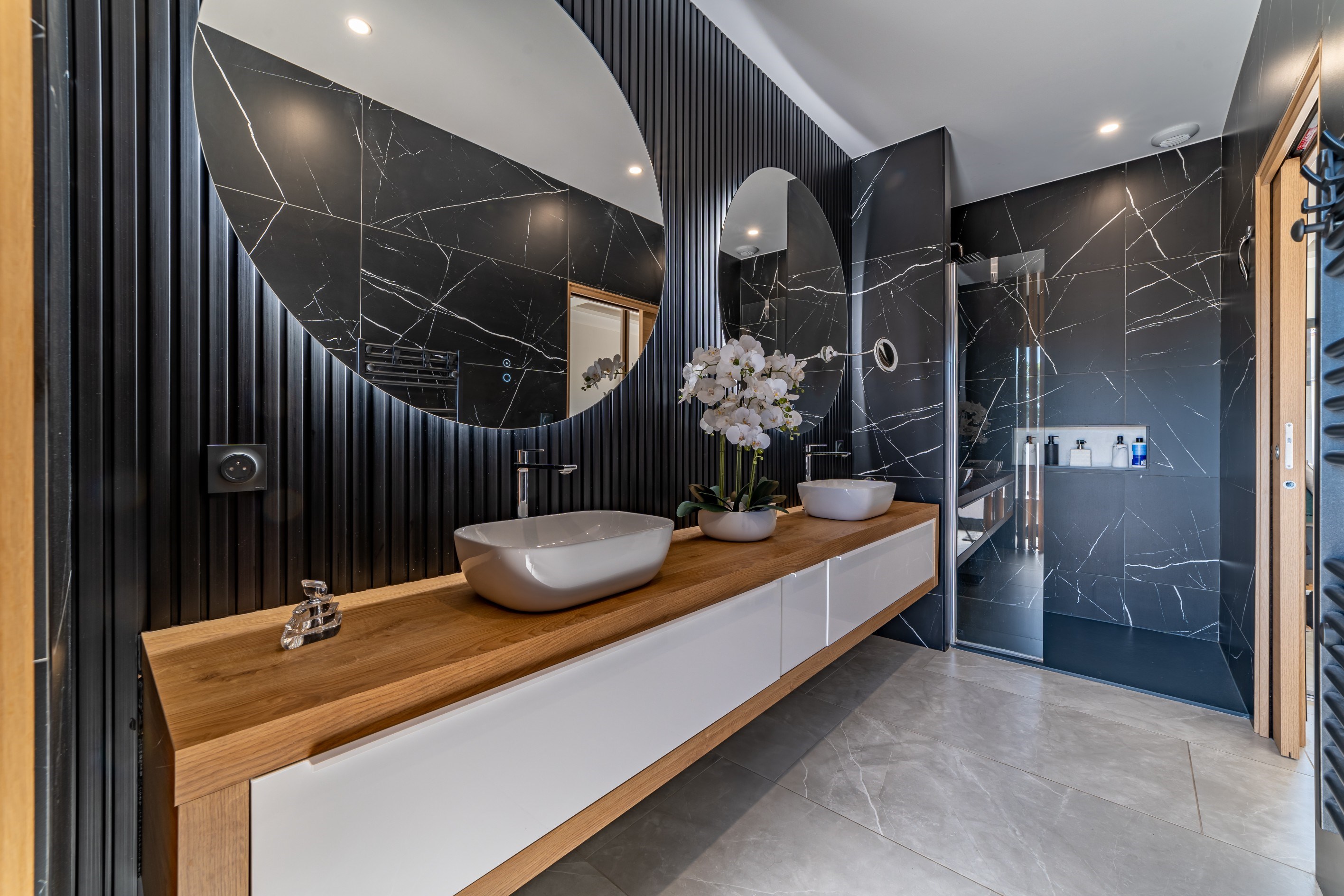  Exceptional single-story villa in Vias – 15 minutes