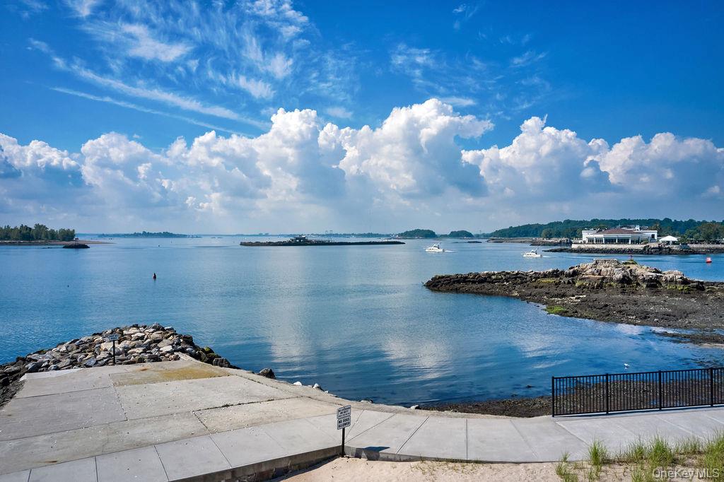 New Rochelle, New York, 10805, United States, 3 Bedrooms Bedrooms, ,4 BathroomsBathrooms,Residential,For Sale,1942227