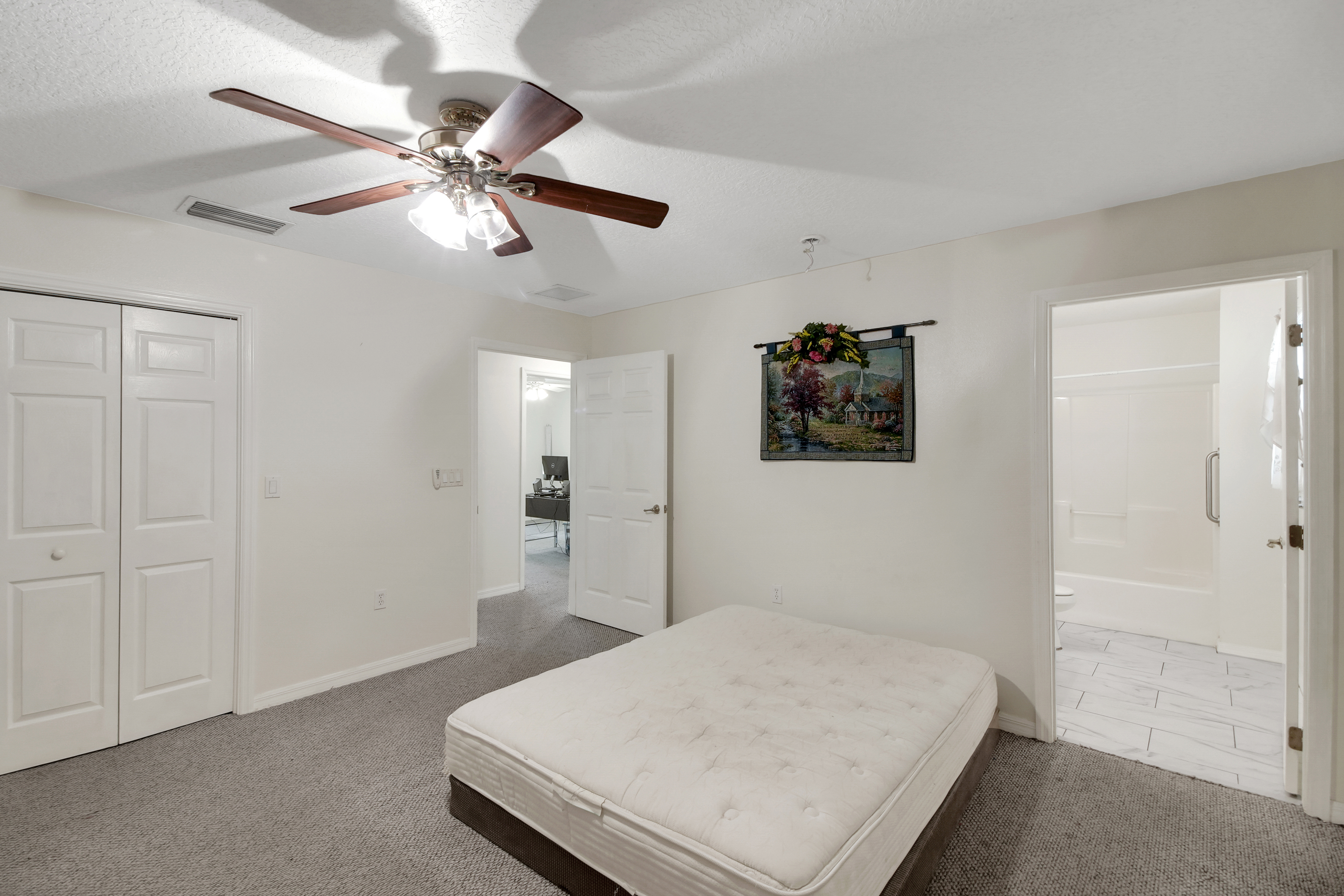 Lady Lake, Florida, 32159, United States, 6 Bedrooms Bedrooms, ,5 BathroomsBathrooms,Residential,For Sale,1921819
