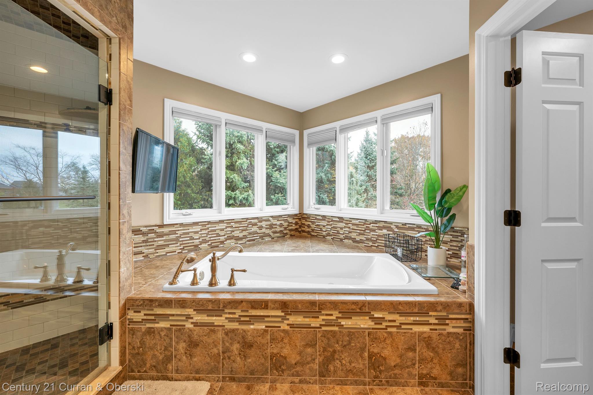 Northville Township, Michigan, 48168, United States, 6 Bedrooms Bedrooms, ,6 BathroomsBathrooms,Residential,For Sale,1976902