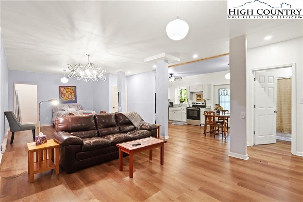 Boone, North Carolina, 28607, United States, 3 Bedrooms Bedrooms, ,3 BathroomsBathrooms,Residential,For Sale,1974866