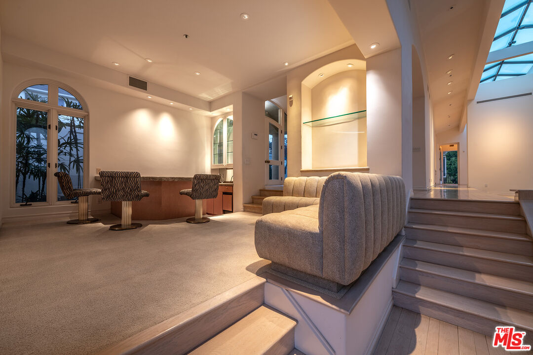 Beverly Hills, California, 90210, United States, 5 Bedrooms Bedrooms, ,4 BathroomsBathrooms,Residential,For Sale,1991118