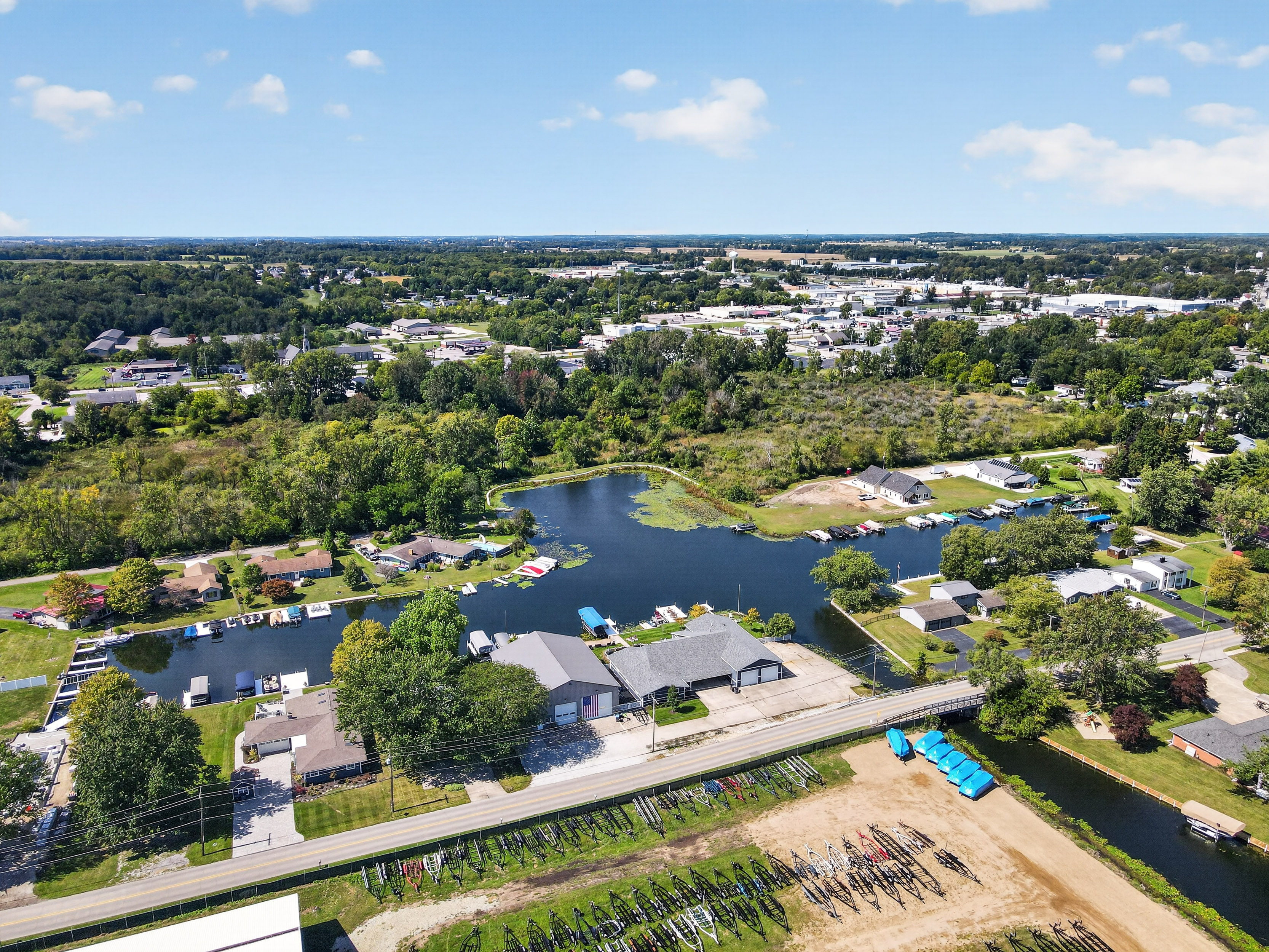  5 Bedroom Home with Lake Wawasee Channel Frontage - 物件實景