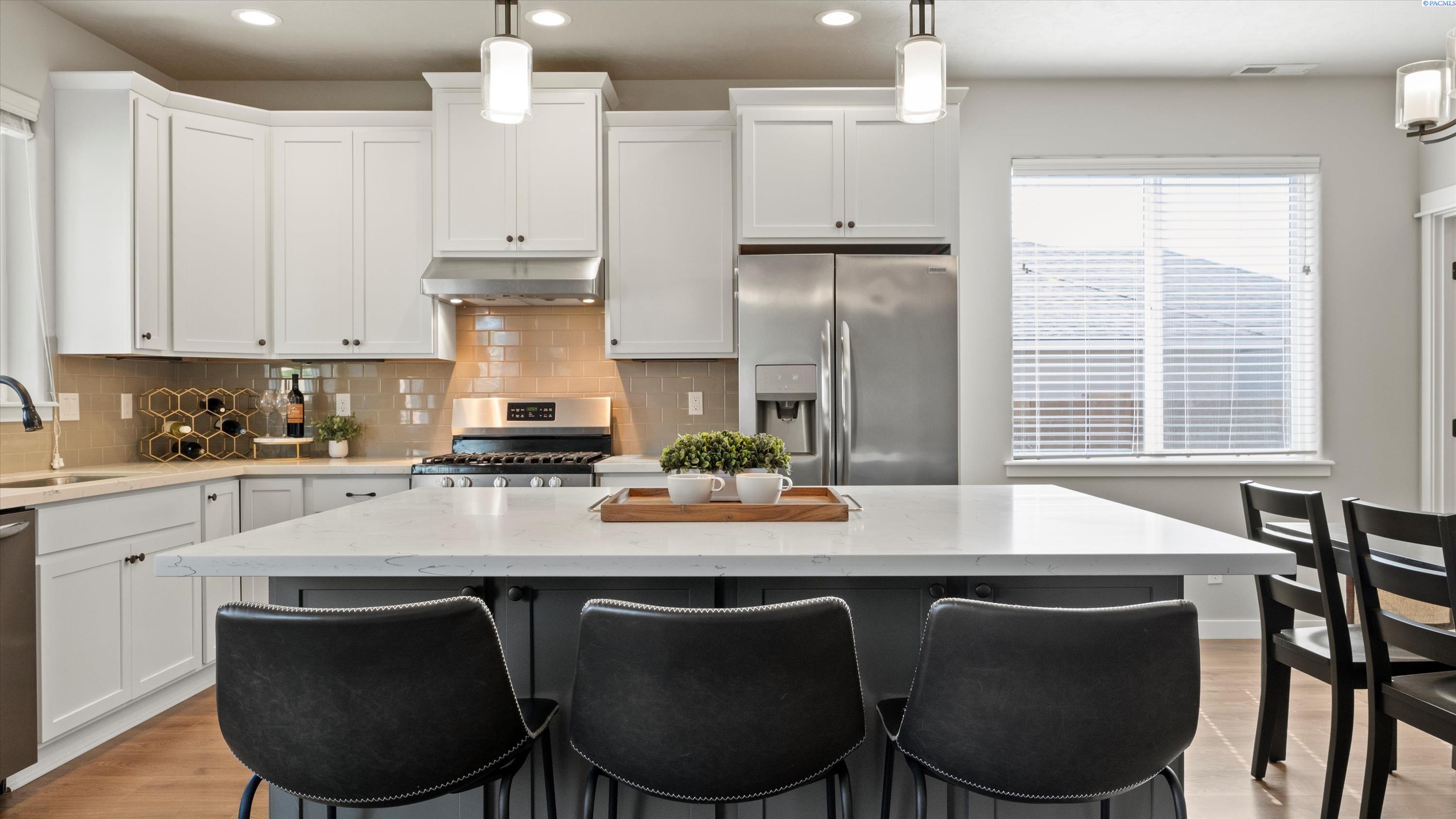 Richland, Washington, 99352, United States, 5 Bedrooms Bedrooms, ,3 BathroomsBathrooms,Residential,For Sale,1947439