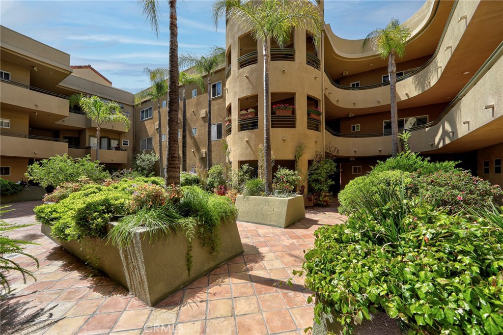 Studio City, California, 91604, United States, 2 Bedrooms Bedrooms, ,3 BathroomsBathrooms,Residential,For Sale,1847940