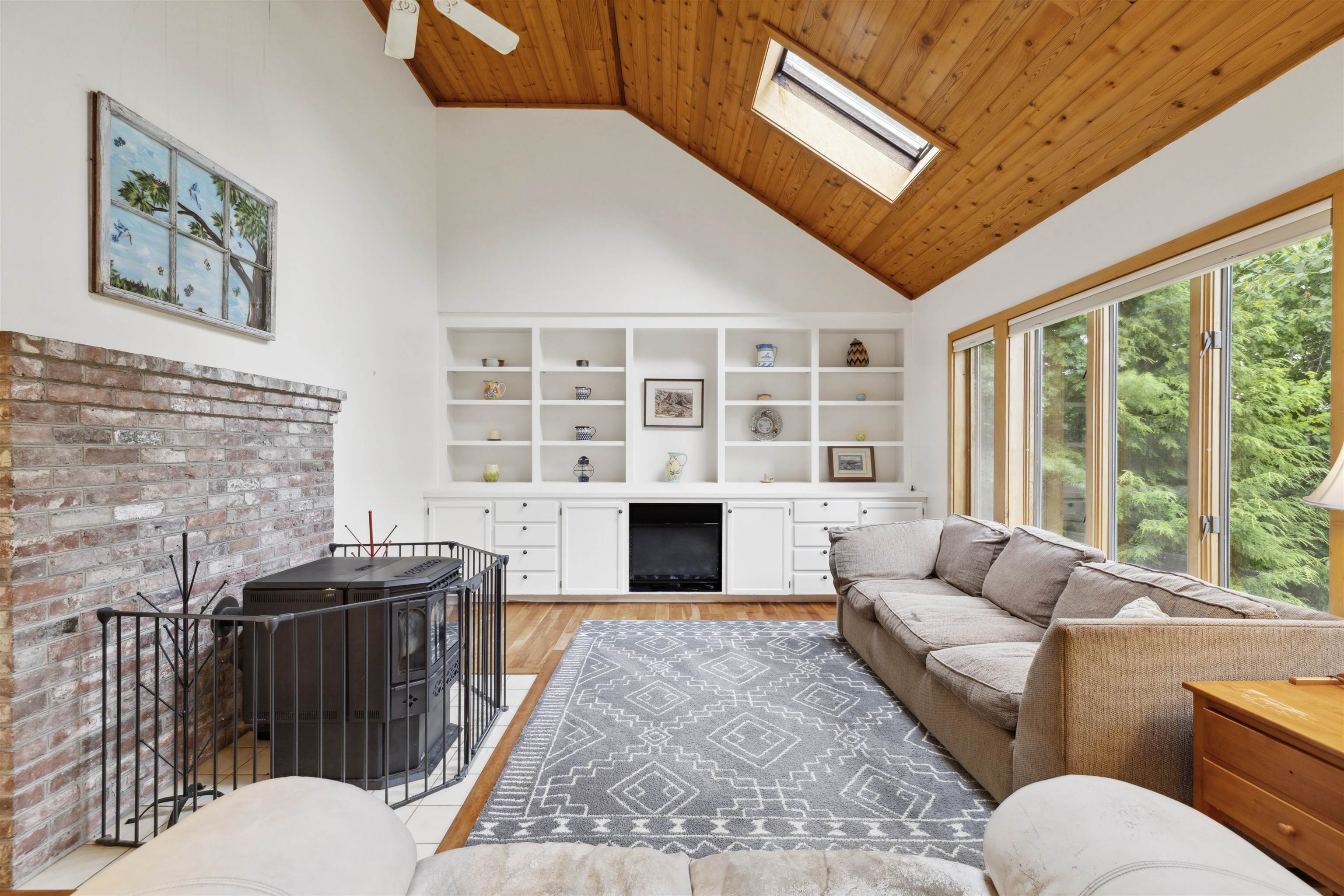 263 old post RD, Newbury, New Hampshire, 03255, United States, 3 Bedrooms Bedrooms, ,2 BathroomsBathrooms,Residential,For Sale,263 old post RD,1627941