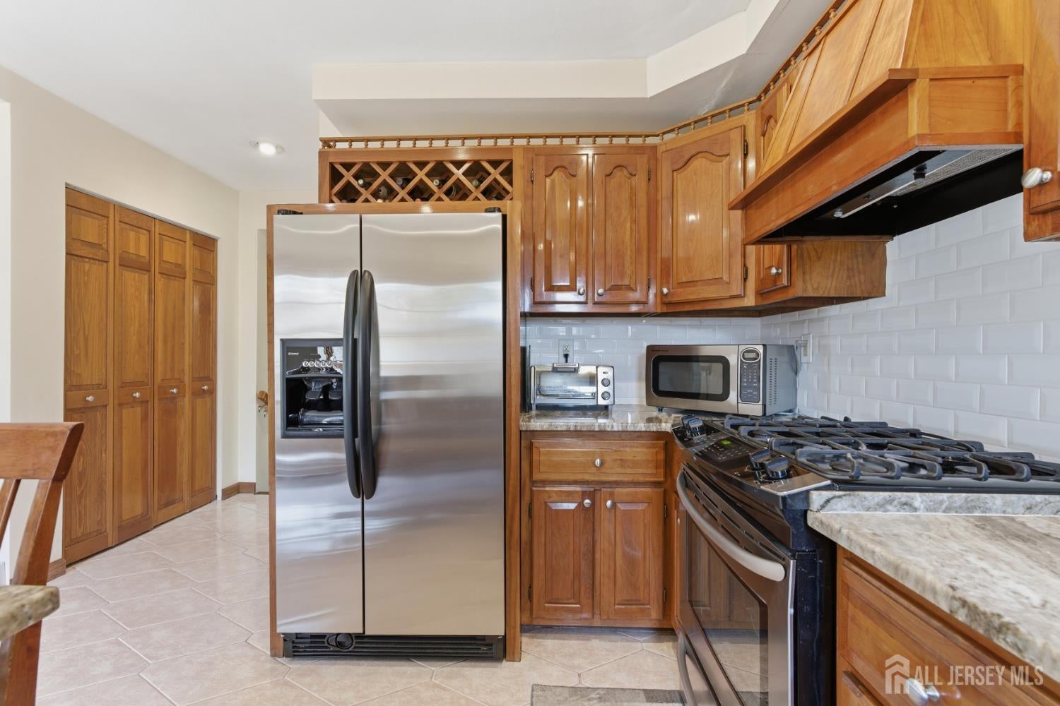 South Amboy, New Jersey, 08879, United States, 3 Bedrooms Bedrooms, ,3 BathroomsBathrooms,Residential,For Sale,2049117