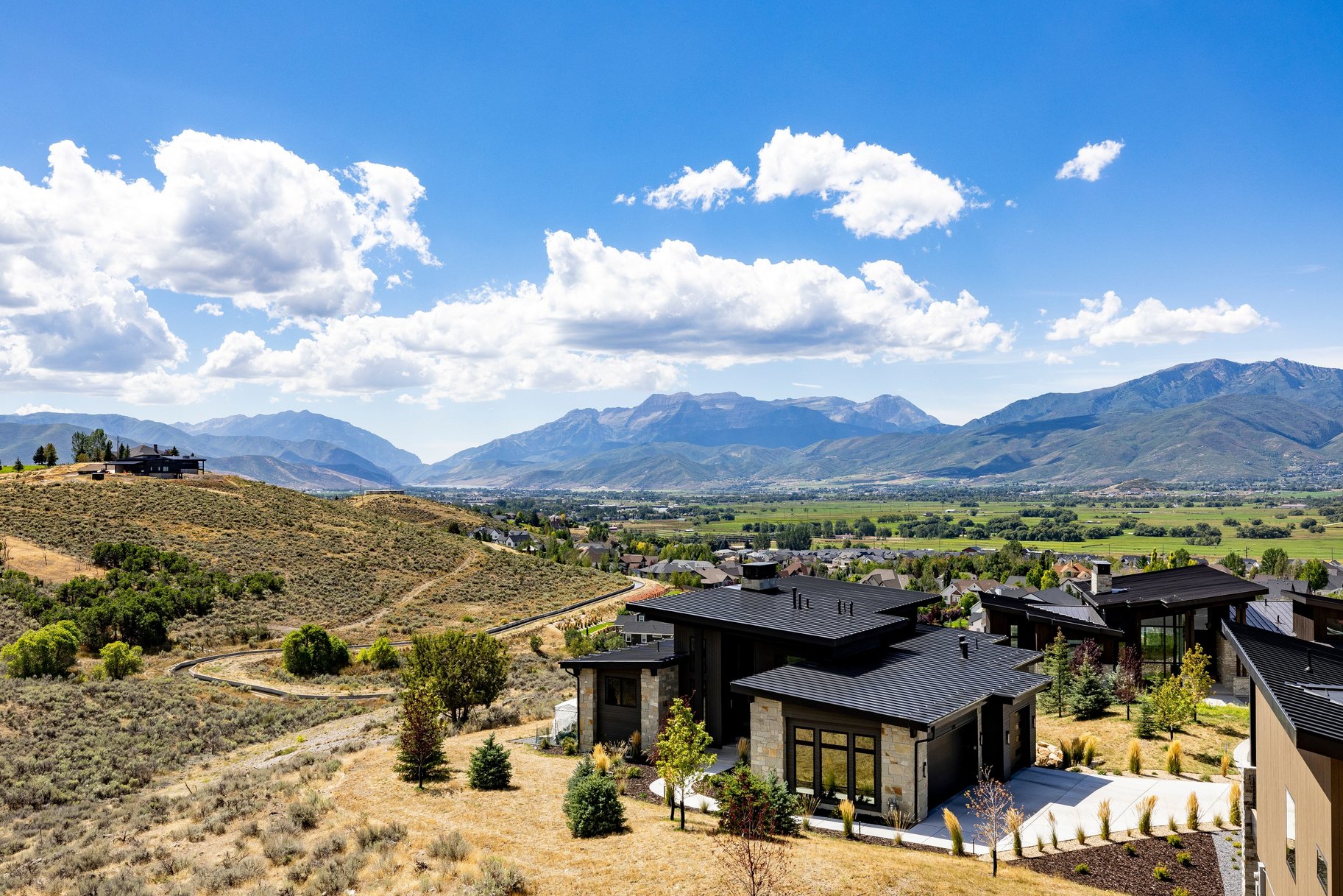 Upgraded Luxury Living with Panoramic Mountain Views - 物件實景