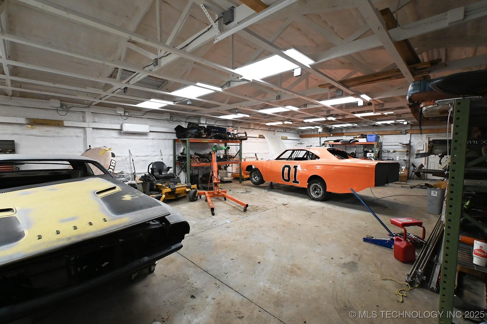 Sallisaw, Oklahoma, 74955, United States, 3 Bedrooms Bedrooms, ,3 BathroomsBathrooms,Residential,For Sale,1977994