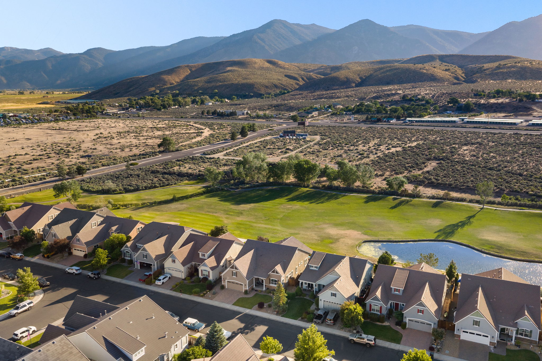  Refined Minden Living with Designer Touches and Captivating Mountain Views - 物件實景