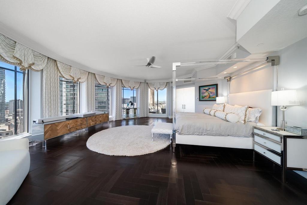 100 Beach Drive NE Unit 1900, St Petersburg, Florida, 33701, United States, 4 Bedrooms Bedrooms, ,6 BathroomsBathrooms,Residential,For Sale,100 Beach Drive NE Unit 1900,1618672