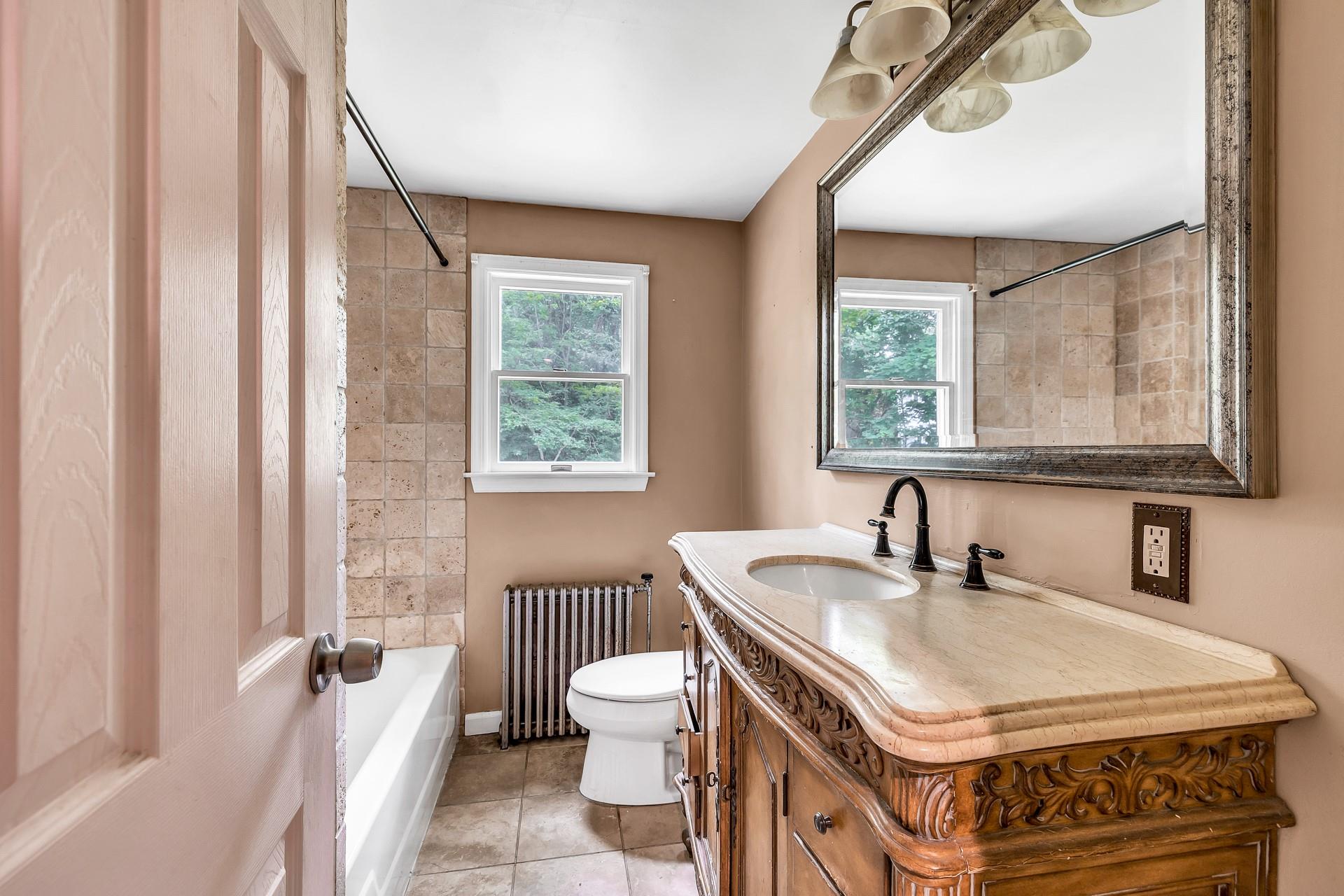 Huntington, New York, 11743, United States, 4 Bedrooms Bedrooms, ,3 BathroomsBathrooms,Residential,For Sale,1895271