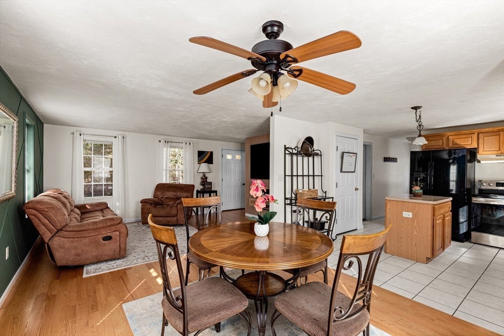 Carver, Massachusetts, 02330, United States, 2 Bedrooms Bedrooms, ,2 BathroomsBathrooms,Residential,For Sale,1983292