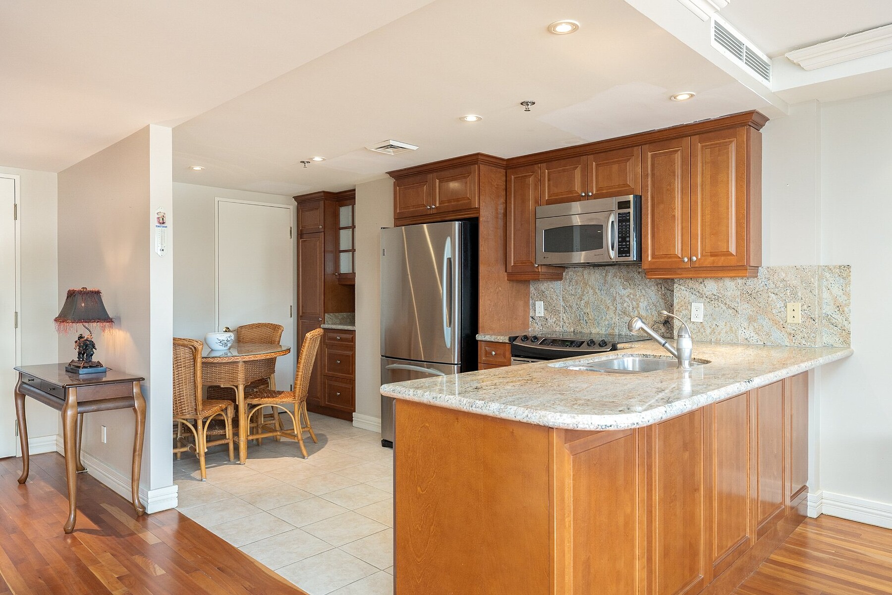  Luxurious Expansive Condo - 物件實景