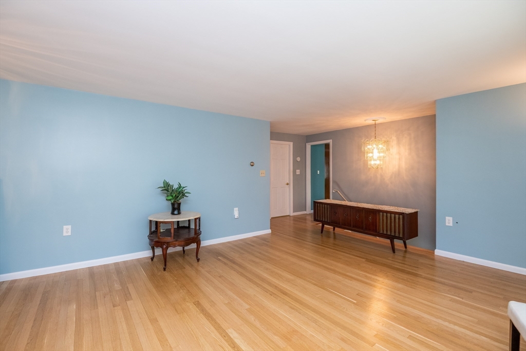 Salem, Massachusetts, 01970, United States, 2 Bedrooms Bedrooms, ,2 BathroomsBathrooms,Residential,For Sale,1944835