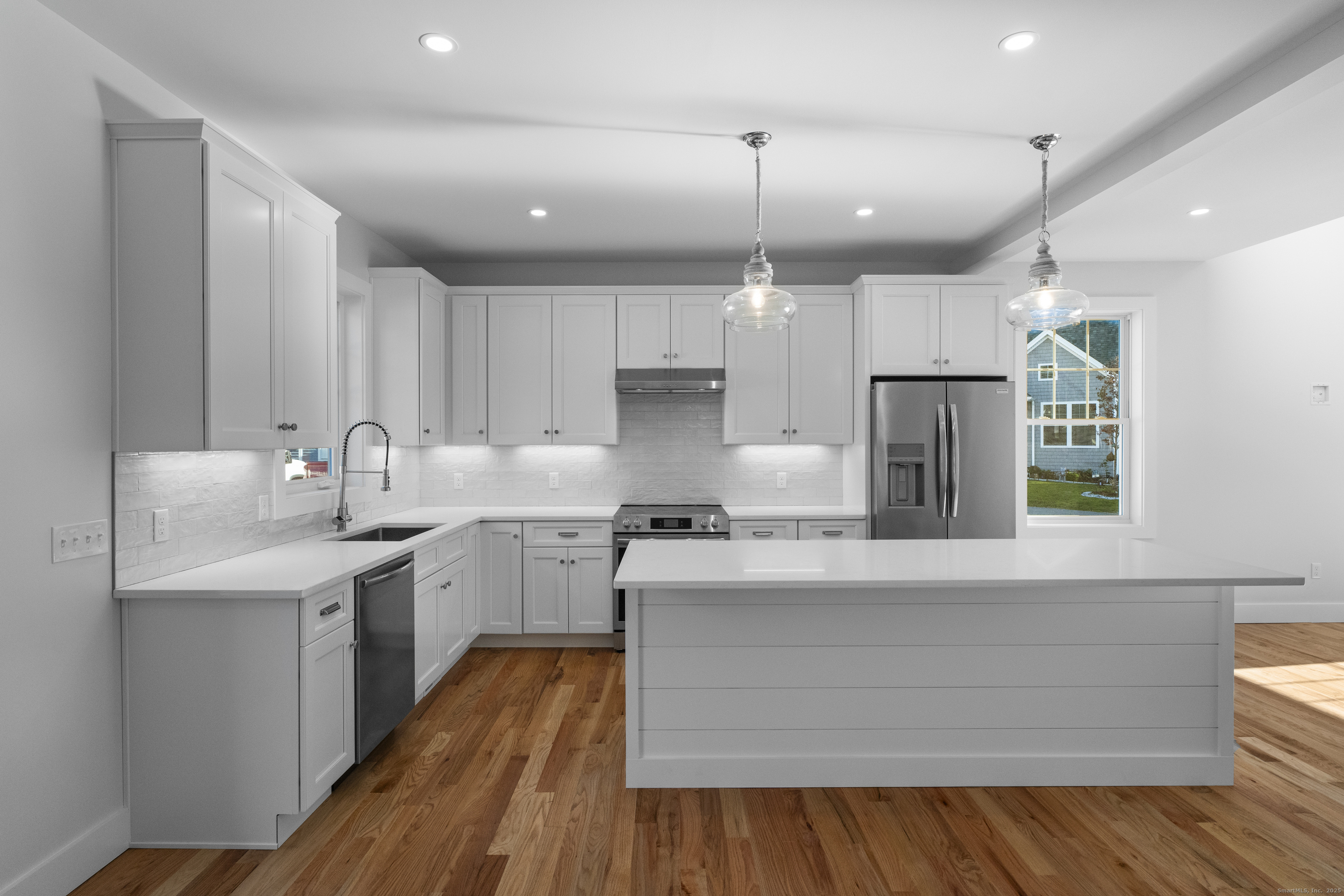 Waterford, Connecticut, 06385, United States, 2 Bedrooms Bedrooms, ,3 BathroomsBathrooms,Residential,For Sale,1995569