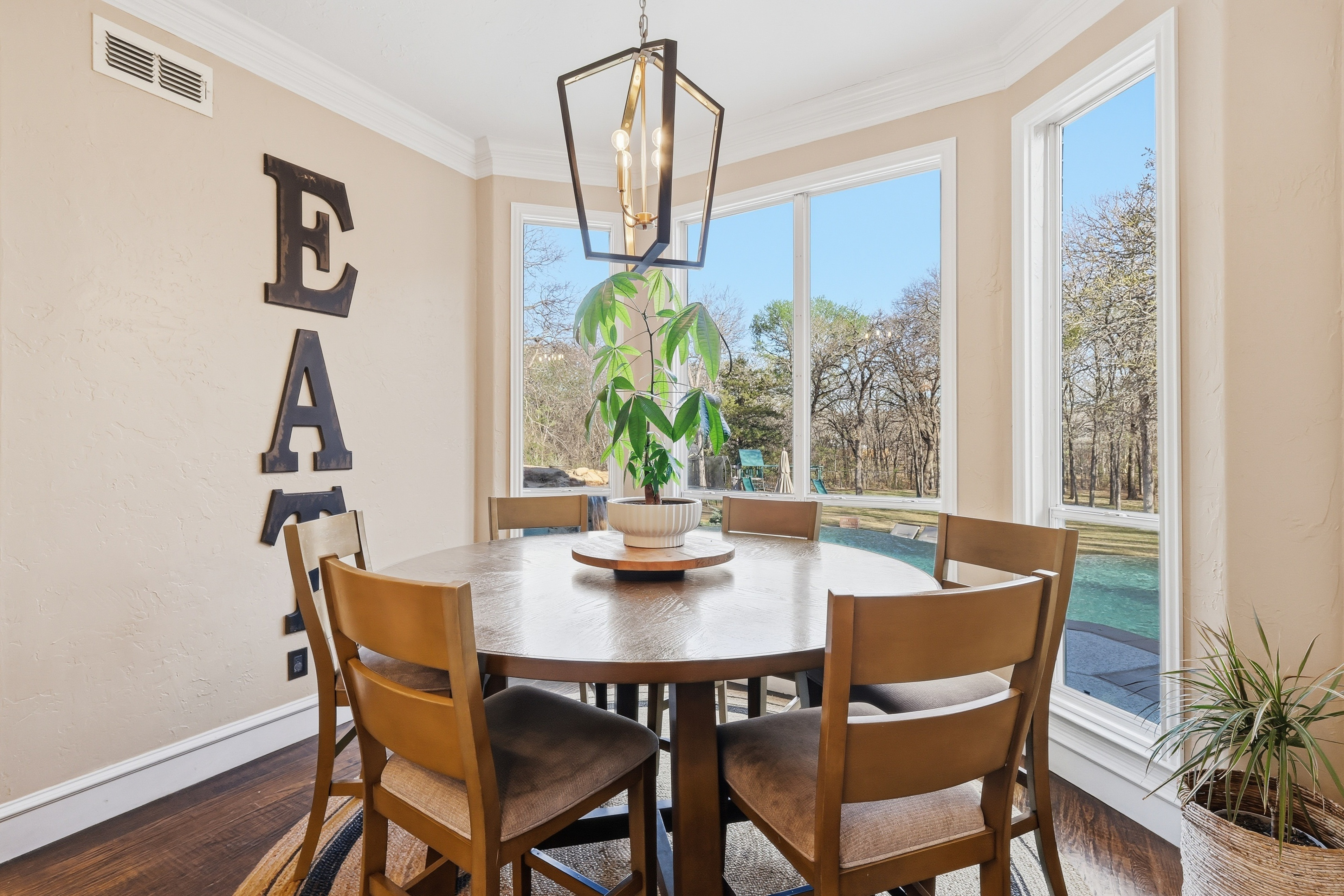  Resort-Style Estate Living on 1.9 Wooded Acres in Prestigious Shadow Wood Estate - 物件實景