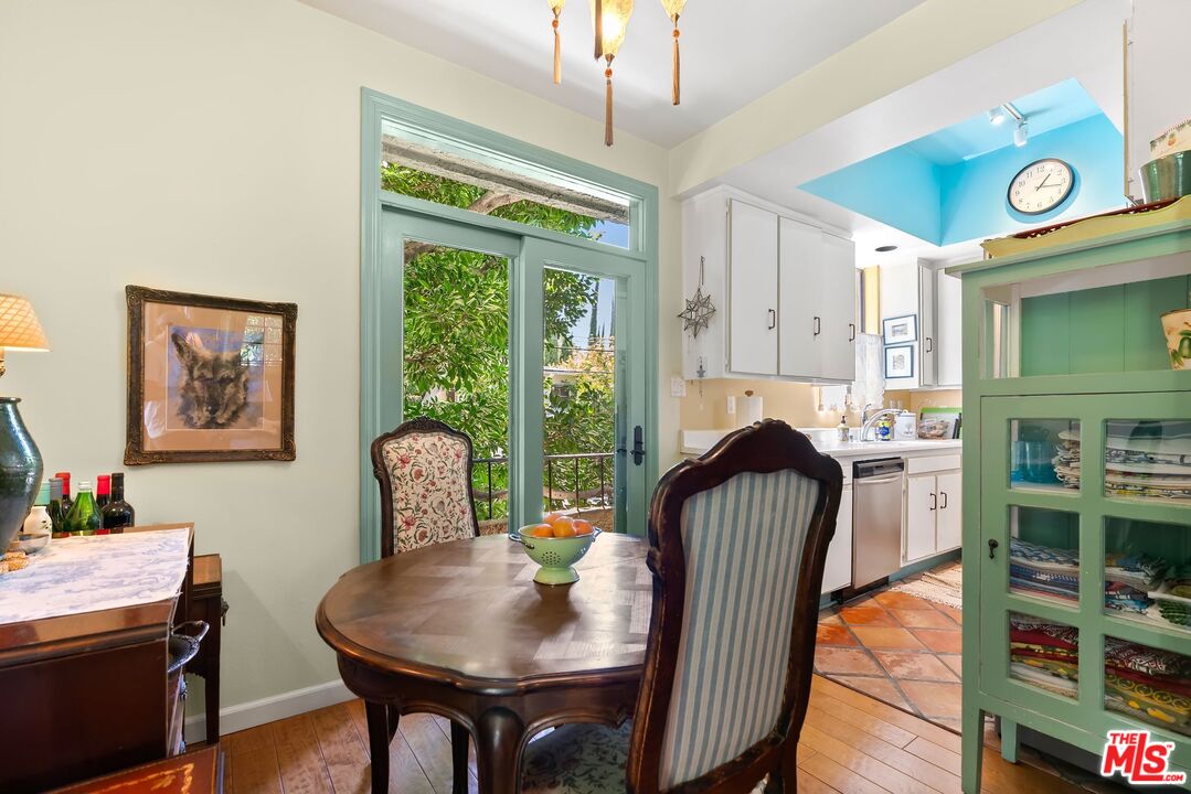 West Hollywood, California, 90069, United States, 2 Bedrooms Bedrooms, ,3 BathroomsBathrooms,Residential,For Sale,1896709