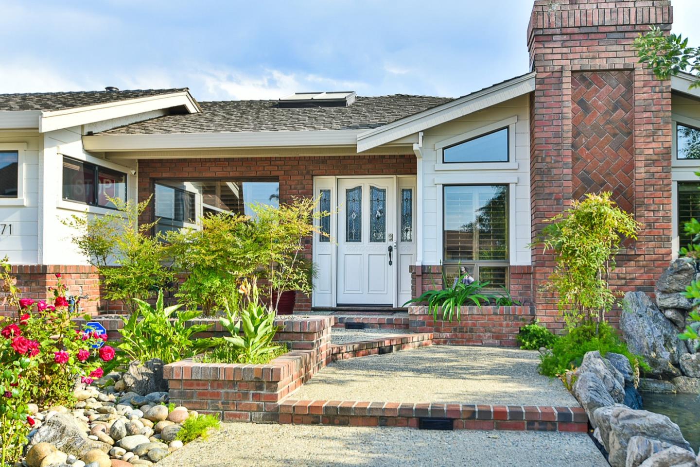 Hollister, California, 95023, United States, 3 Bedrooms Bedrooms, ,2 BathroomsBathrooms,Residential,For Sale,1983755