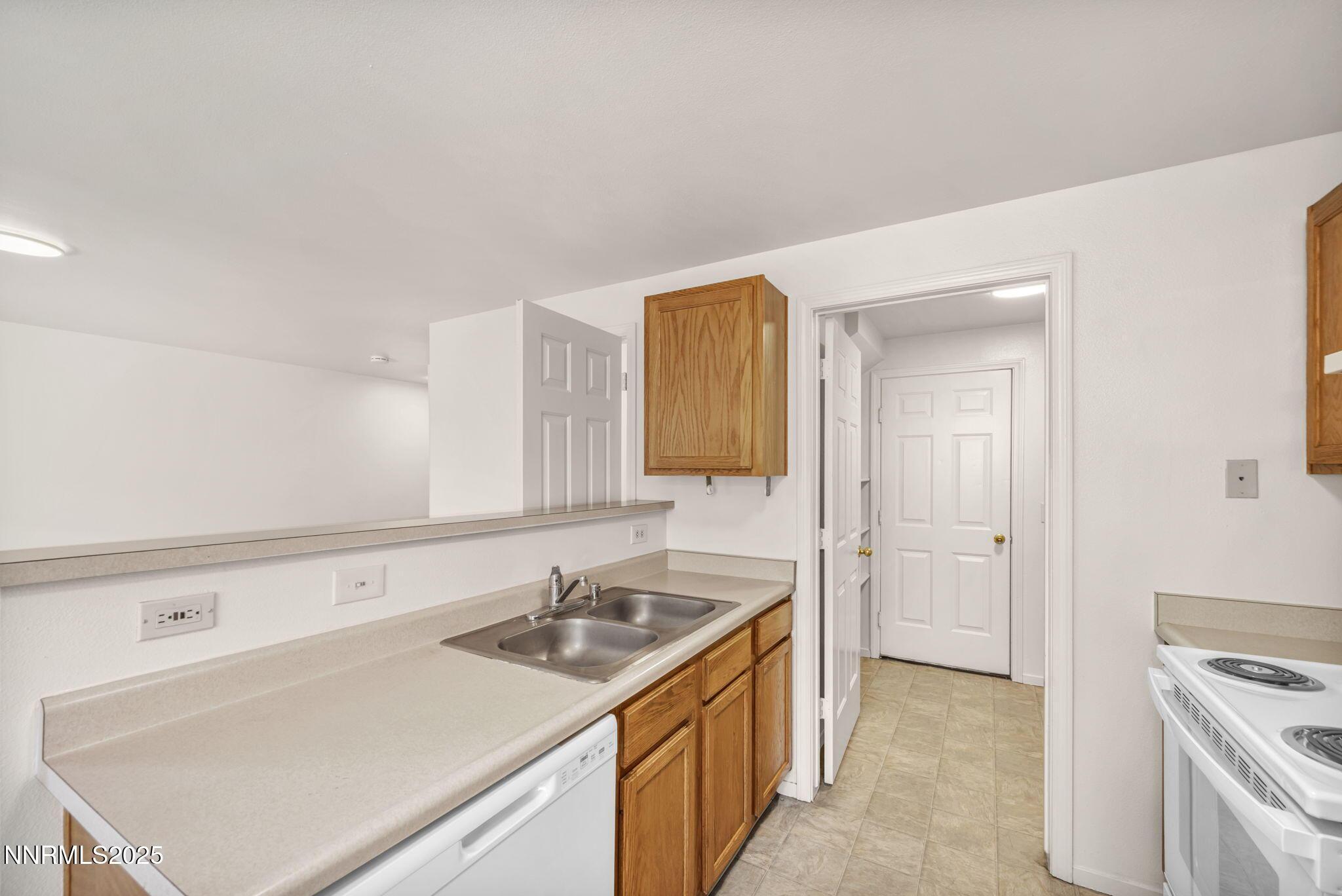 Carson City, Nevada, 89701, United States, ,Residential,For Sale,1826938