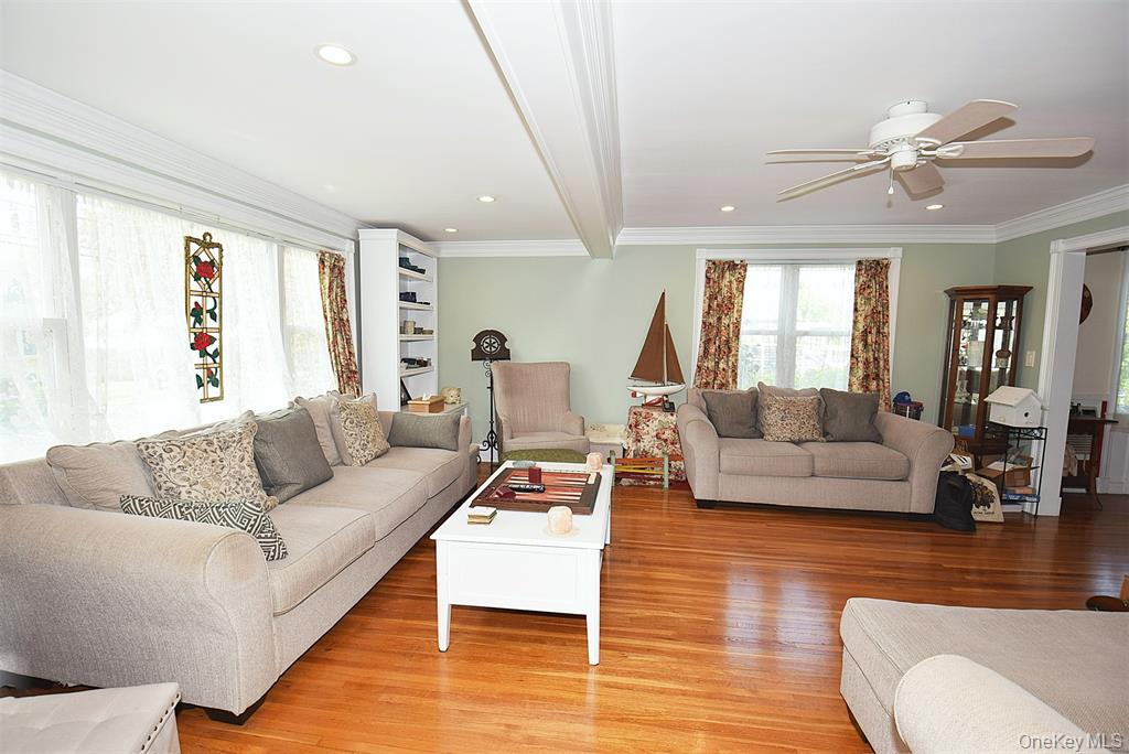 Lindenhurst, New York, 11757, United States, 5 Bedrooms Bedrooms, ,3 BathroomsBathrooms,Residential,For Sale,2049056