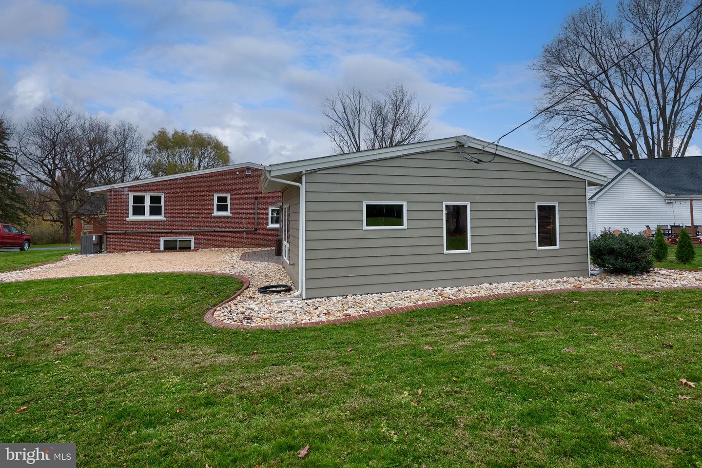 Lancaster, Pennsylvania, 17601, United States, 4 Bedrooms Bedrooms, ,3 BathroomsBathrooms,Residential,For Sale,1999084