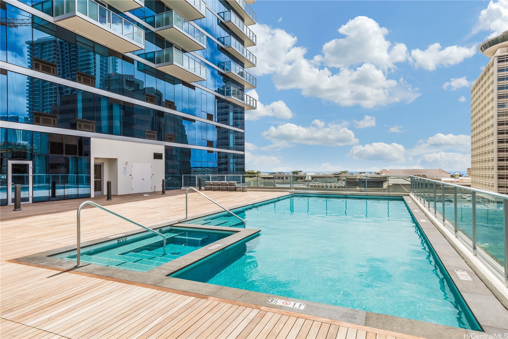 Honolulu, Hawaii, 96814, United States, 2 Bedrooms Bedrooms, ,2 BathroomsBathrooms,Residential,For Sale,2003366