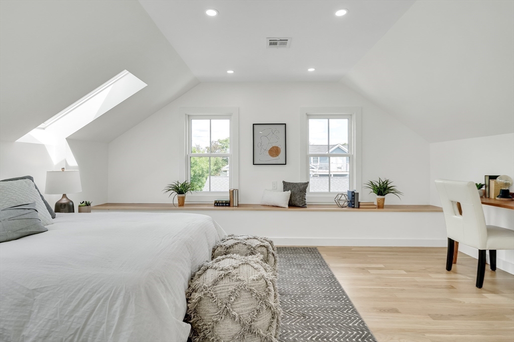 Cambridge, Massachusetts, 02139, United States, 4 Bedrooms Bedrooms, ,5 BathroomsBathrooms,Residential,For Sale,1891277