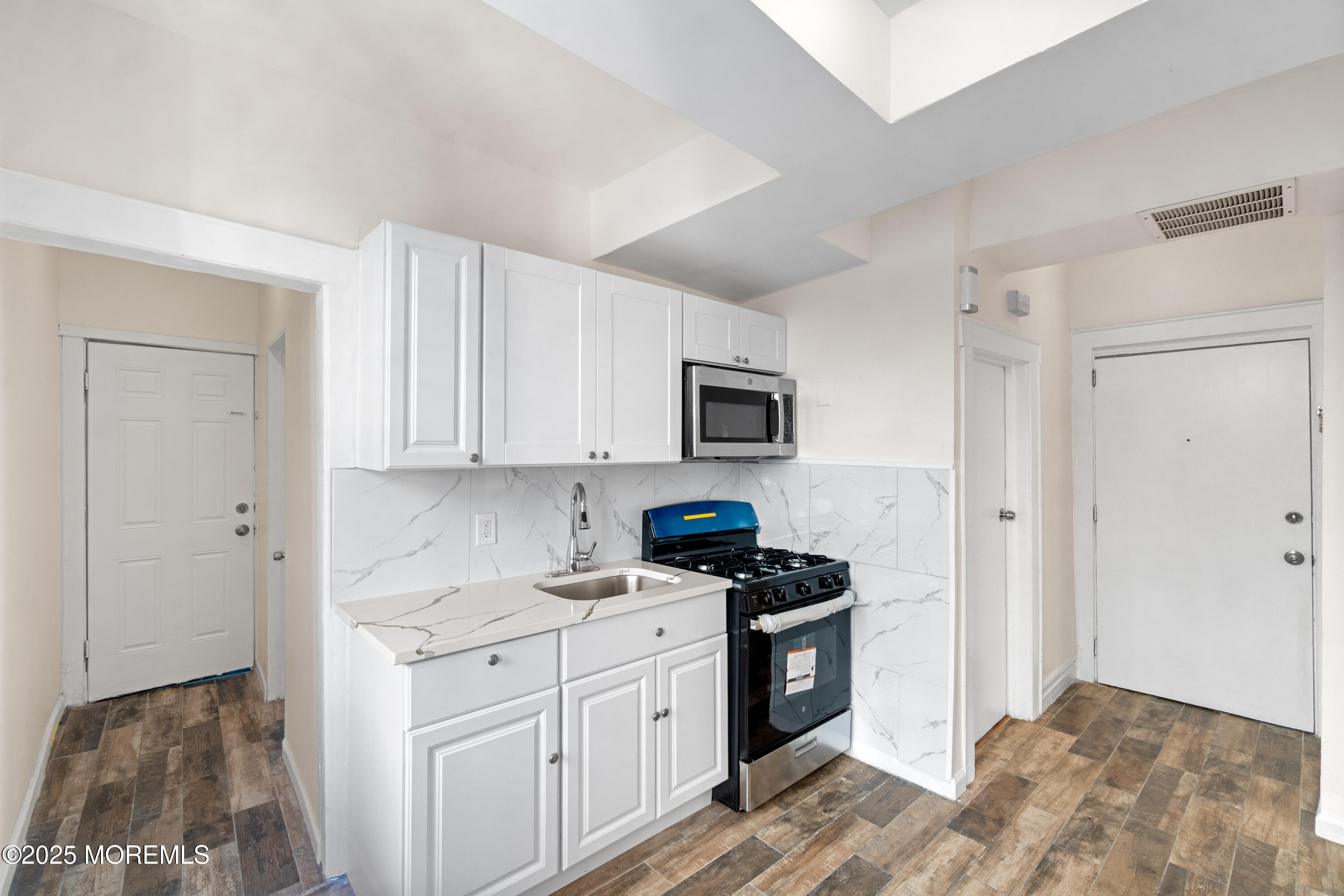 Newark, New Jersey, 07112, United States, 5 Bedrooms Bedrooms, ,2 BathroomsBathrooms,Residential,For Sale,2008185