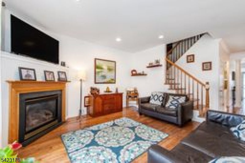 Wayne Twp., New Jersey, 07470, United States, 3 Bedrooms Bedrooms, ,3 BathroomsBathrooms,Residential,For Sale,2037003