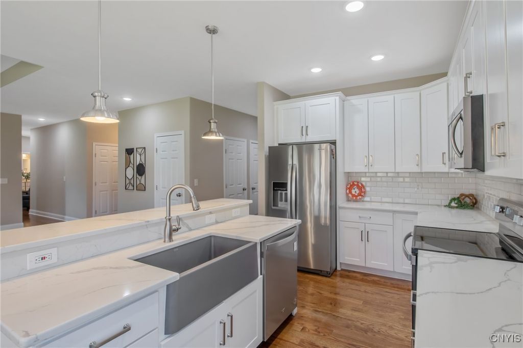 Liverpool, New York, 13090, United States, 3 Bedrooms Bedrooms, ,2 BathroomsBathrooms,Residential,For Sale,1972941