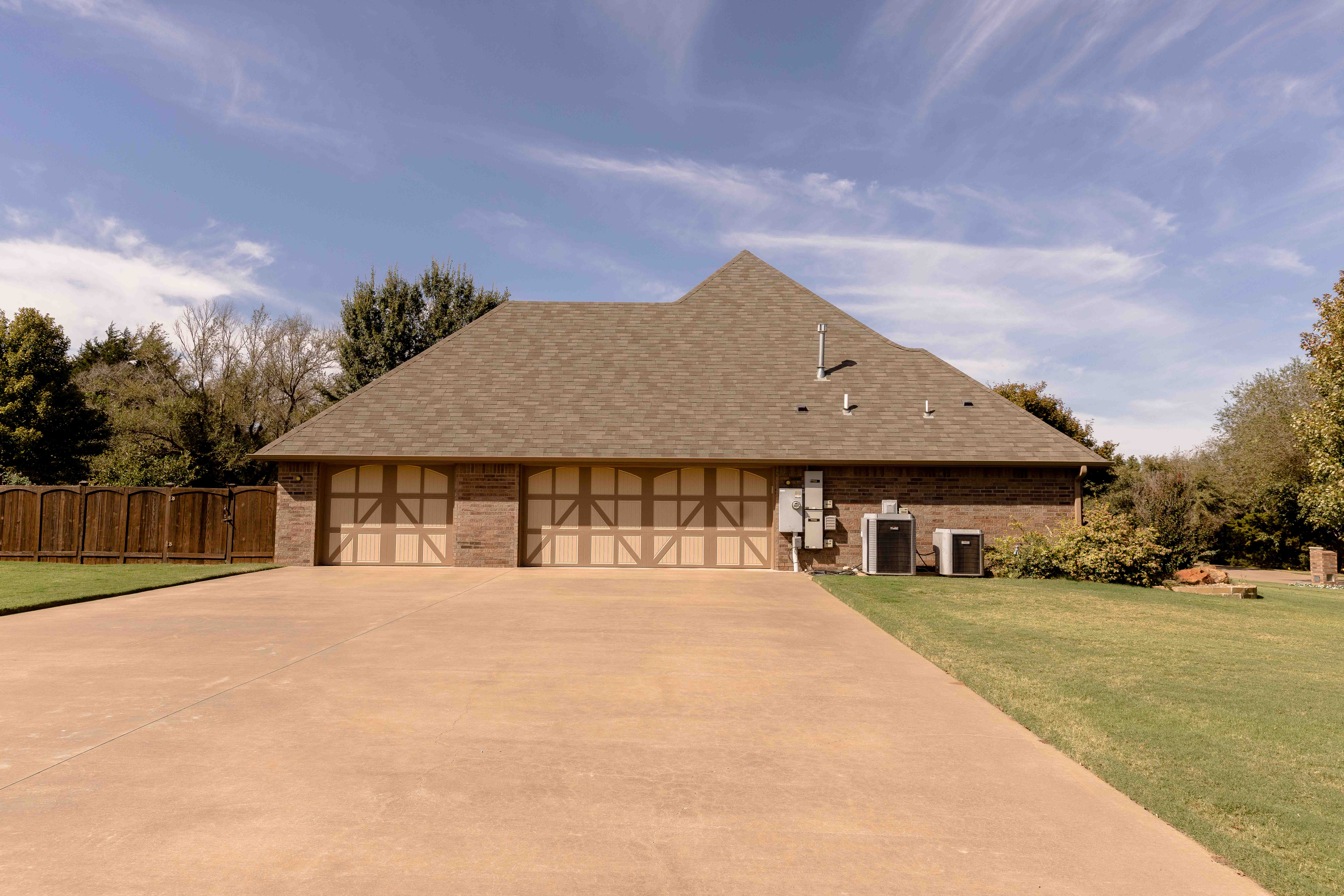 Enid, Oklahoma, 73701, United States, 4 Bedrooms Bedrooms, ,4 BathroomsBathrooms,Residential,For Sale,2006346