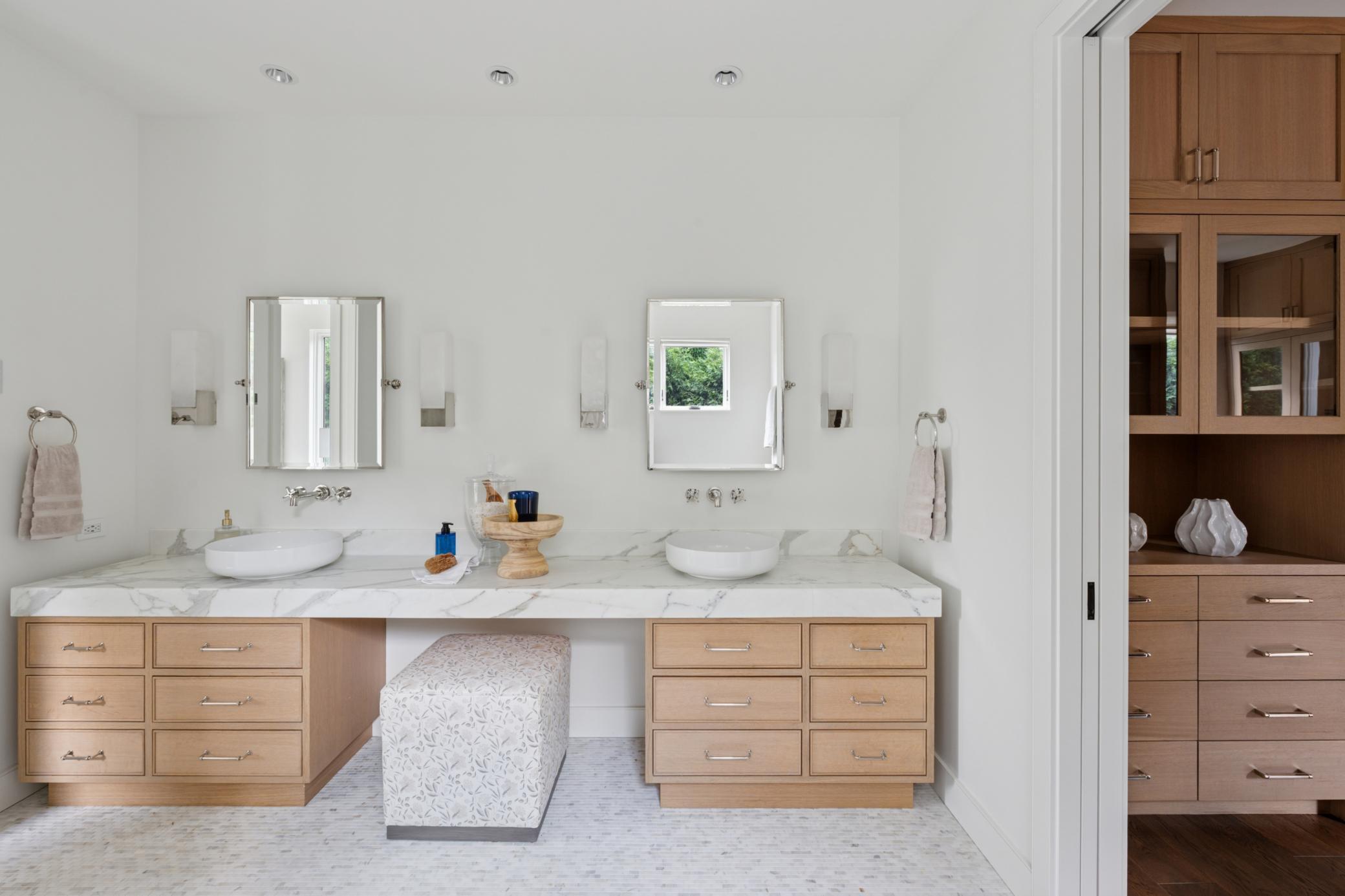 Minneapolis, Minnesota, 55405, United States, 5 Bedrooms Bedrooms, ,1 BathroomBathrooms,Residential,For Sale,1897759
