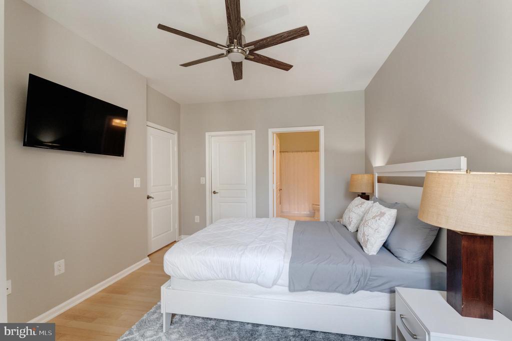 Reston, Virginia, 20190, United States, 2 Bedrooms Bedrooms, ,2 BathroomsBathrooms,Residential,For Sale,1904238