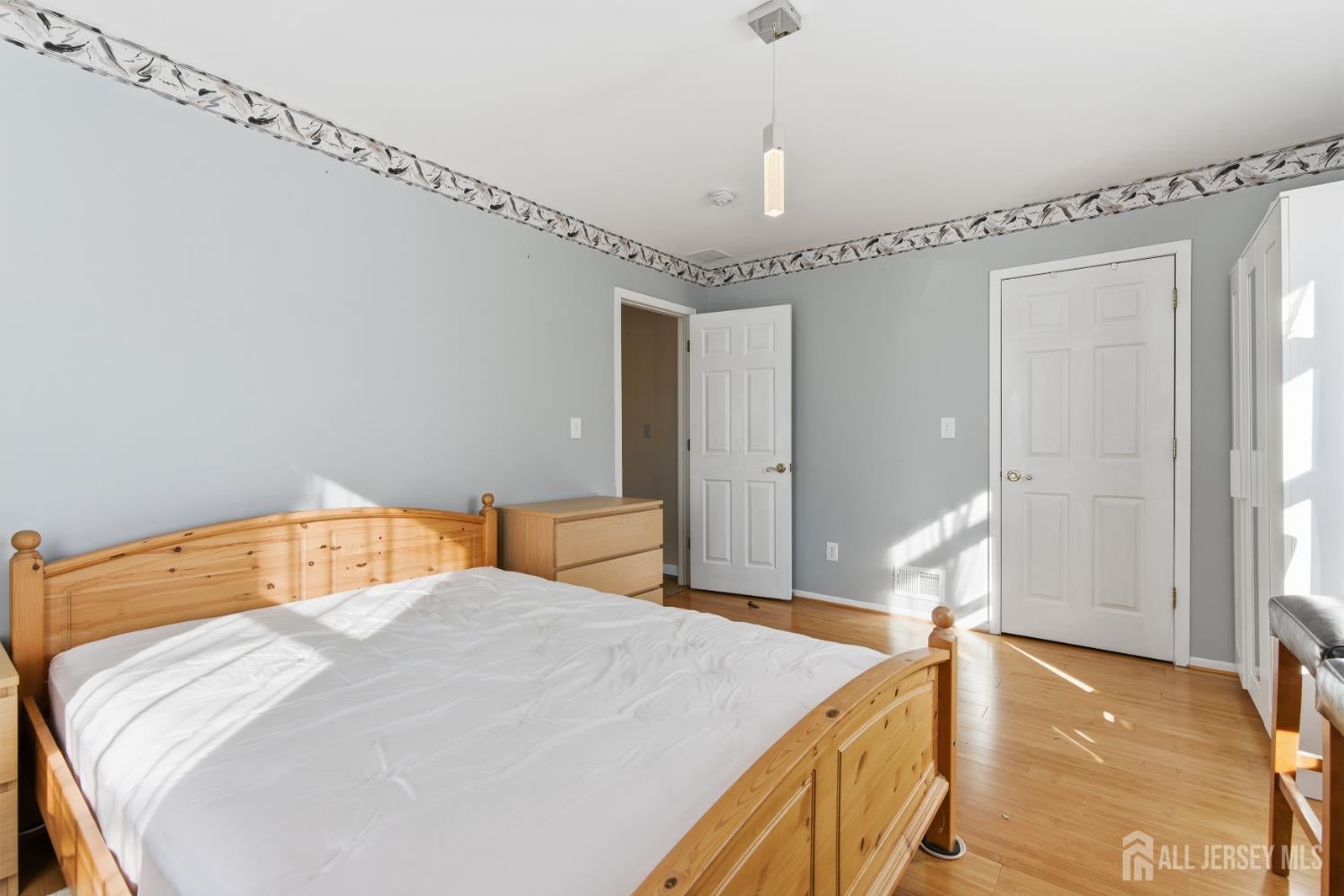 South Amboy, New Jersey, 08879, United States, 3 Bedrooms Bedrooms, ,2 BathroomsBathrooms,Residential,For Sale,2005164