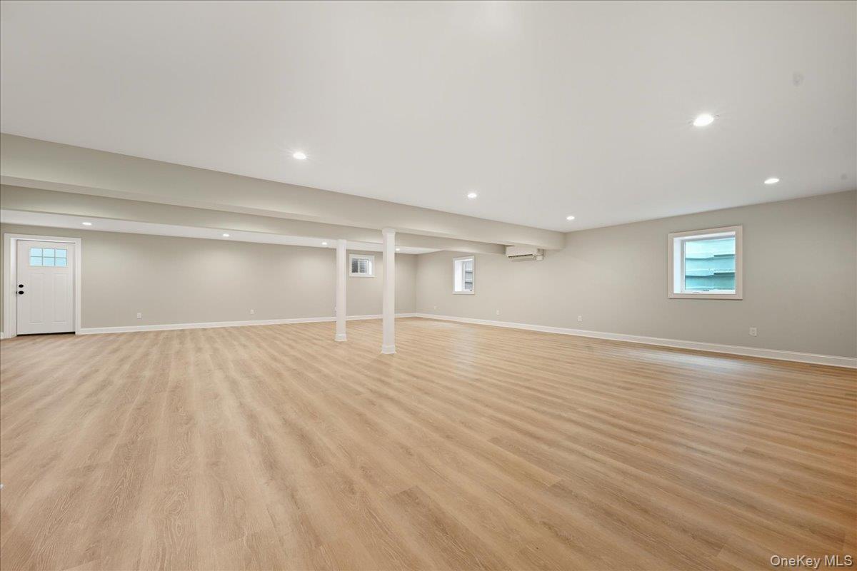 Westbury, New York, 11590, United States, 5 Bedrooms Bedrooms, ,5 BathroomsBathrooms,Residential,For Sale,1991038