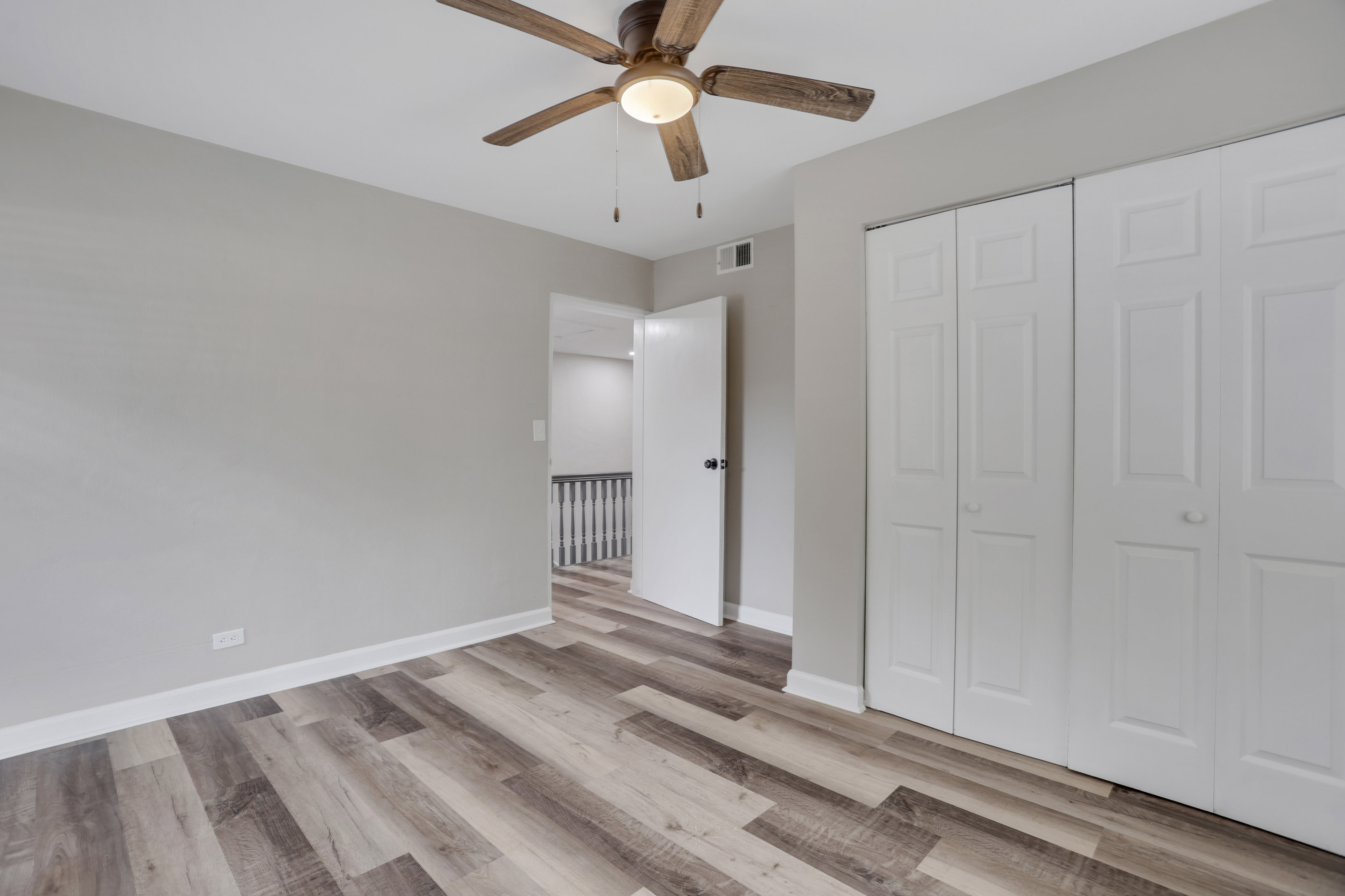  Renovated, End-Unit Townhome with Private Patio - 物件實景
