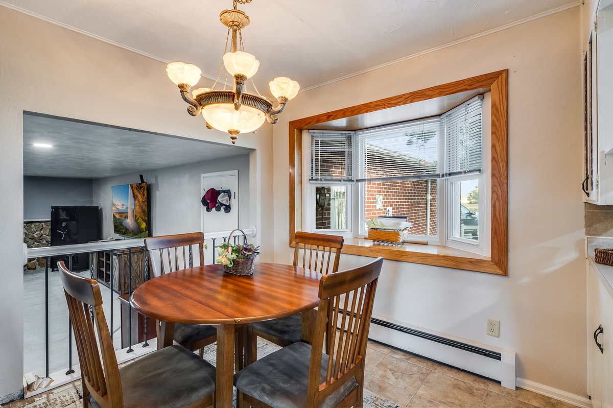Cheyenne, Wyoming, 82009, United States, 3 Bedrooms Bedrooms, ,2 BathroomsBathrooms,Residential,For Sale,1930620