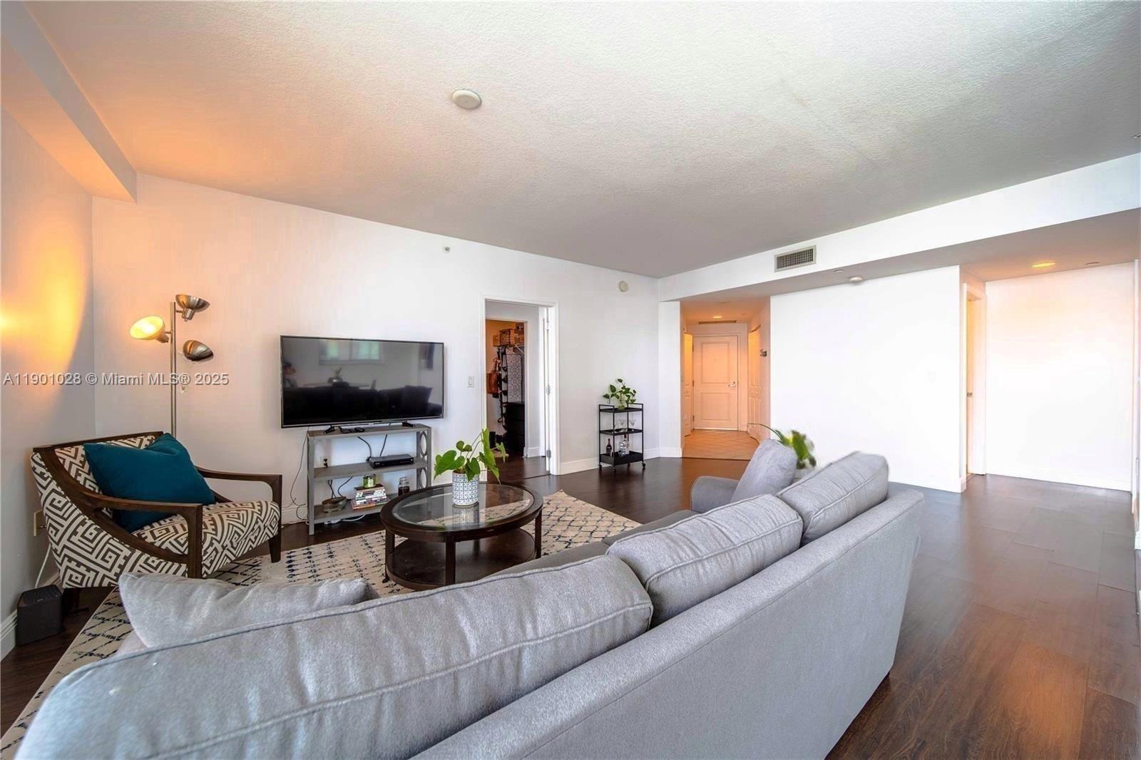 Miami, Florida, 33130, United States, 2 Bedrooms Bedrooms, ,2 BathroomsBathrooms,Residential,For Sale,1970069