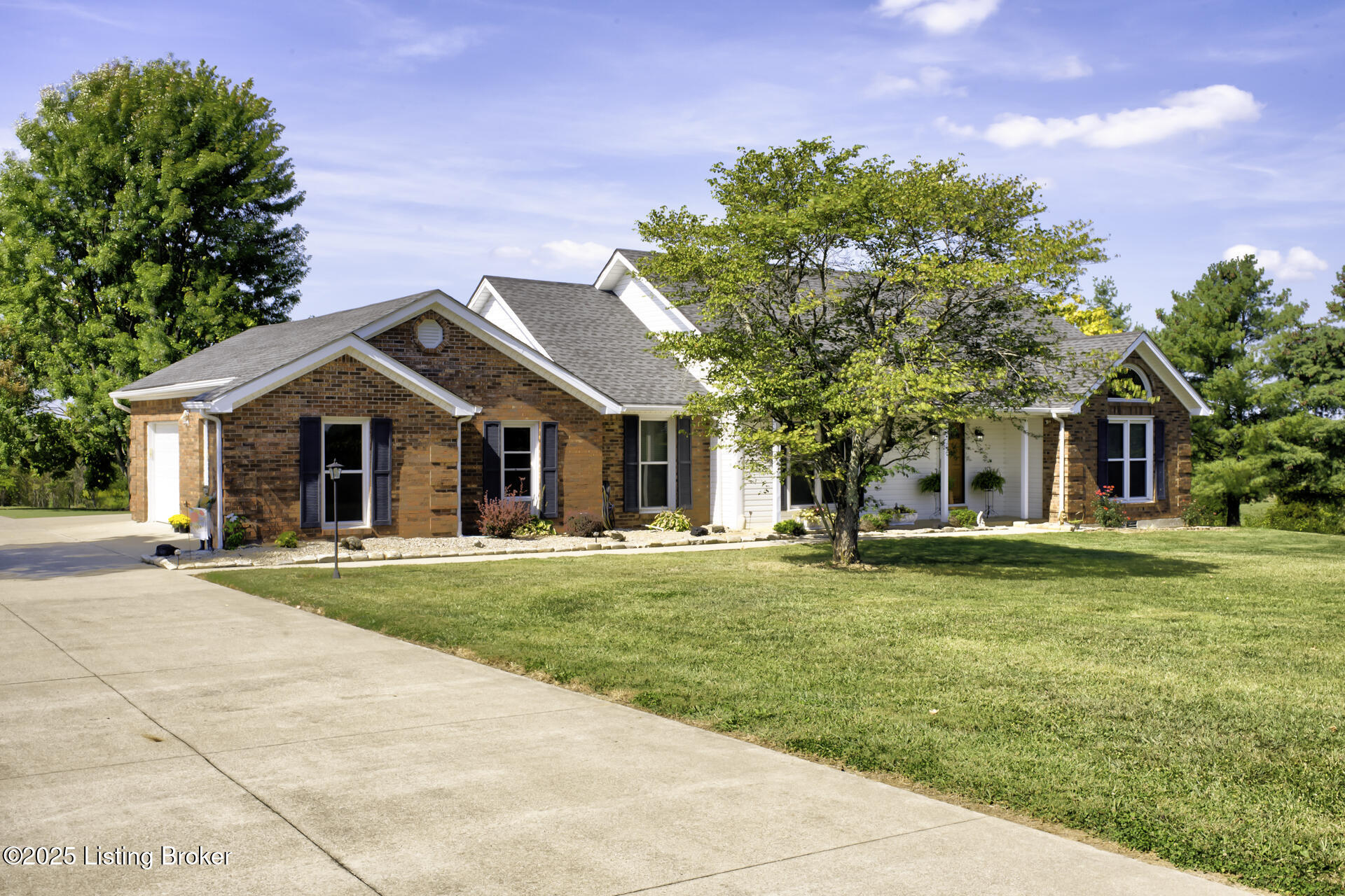 Bloomfield, Kentucky, 40008, United States, 3 Bedrooms Bedrooms, ,3 BathroomsBathrooms,Residential,For Sale,2000551