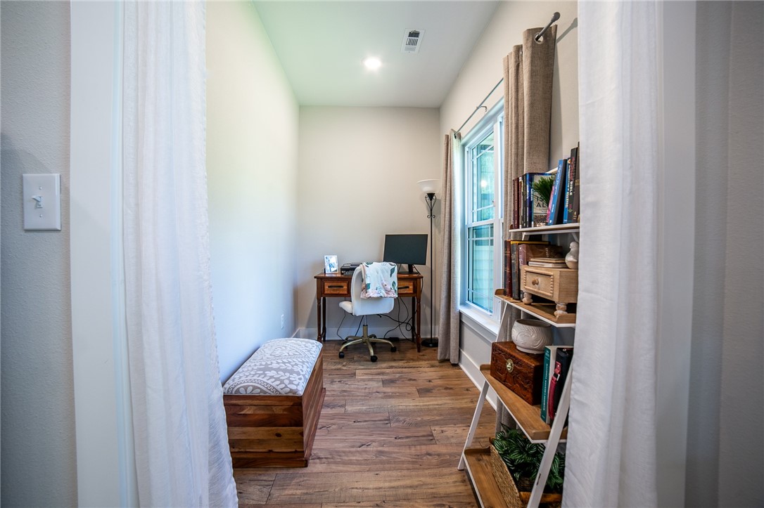 Bella Vista, Arkansas, 72714, United States, 3 Bedrooms Bedrooms, ,3 BathroomsBathrooms,Residential,For Sale,1959156