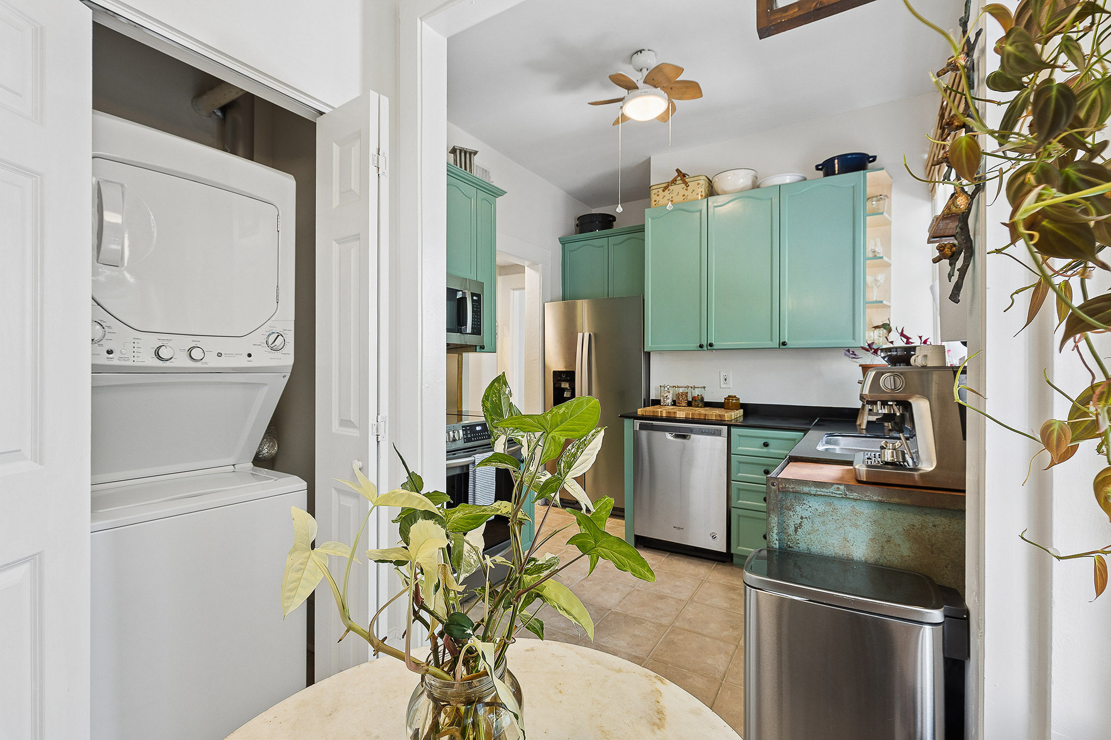  Top-Floor, End-Unit Condo in Historic Midtown Building - 物件實景