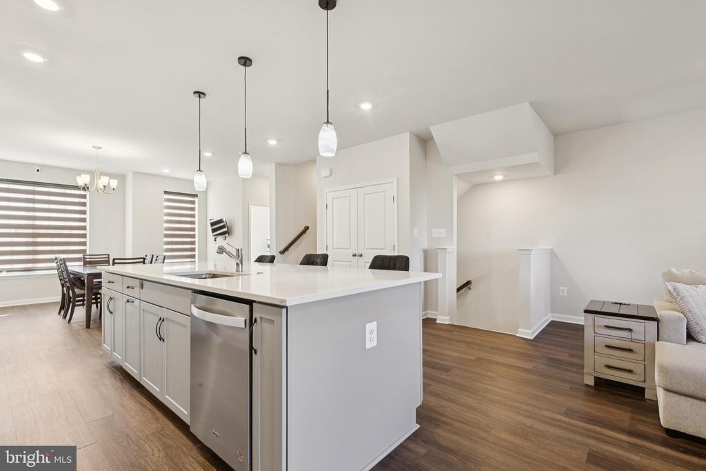 Leesburg, Virginia, 20176, United States, 4 Bedrooms Bedrooms, ,4 BathroomsBathrooms,Residential,For Sale,1983431