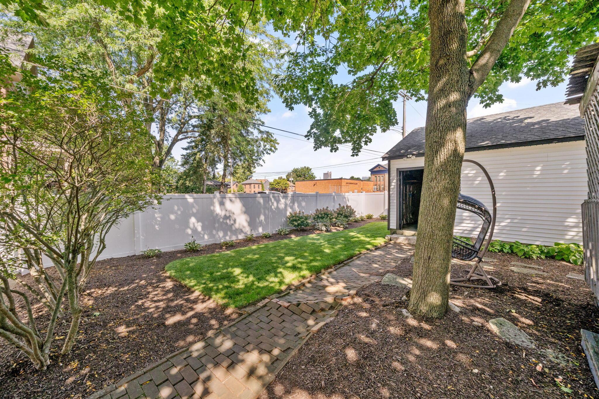  390 E Sycamore Street - 物件實景