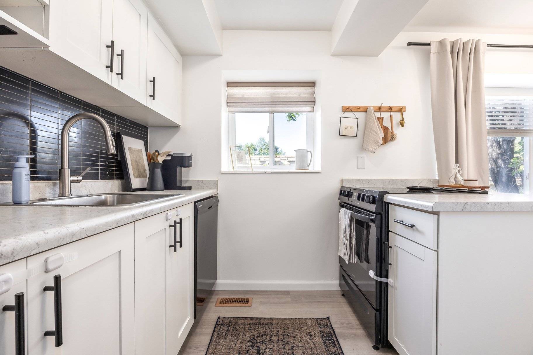  Light-Filled, Remodeled Living in the Heart of Holladay - 物件實景