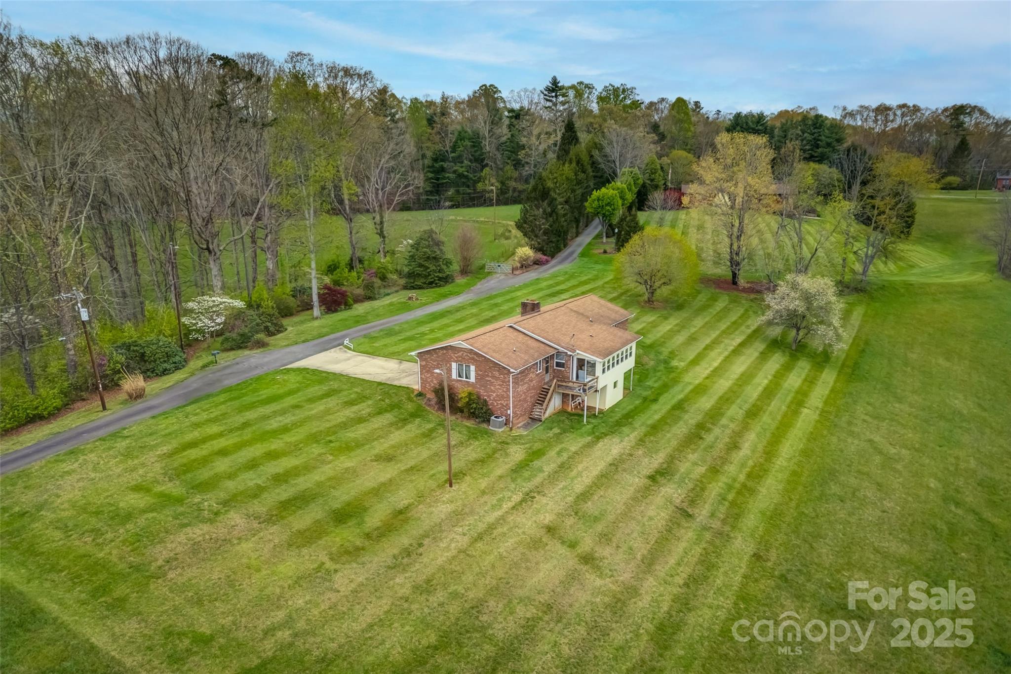 Leicester, North Carolina, 28748, United States, 3 Bedrooms Bedrooms, ,2 BathroomsBathrooms,Residential,For Sale,1938256